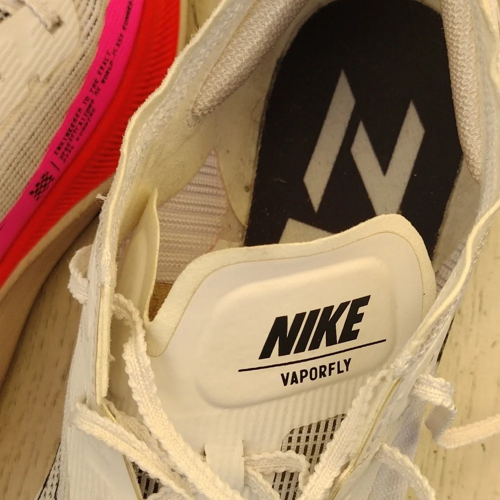 Nike  ZoomX Vaporfly Next %2  Women's Athletic Shoes - White and Pink 9.5